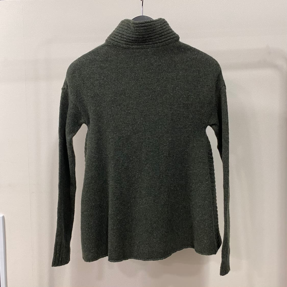 발렌시아가 한섬 터틀넥 울 니트 매장판 상품이미지2