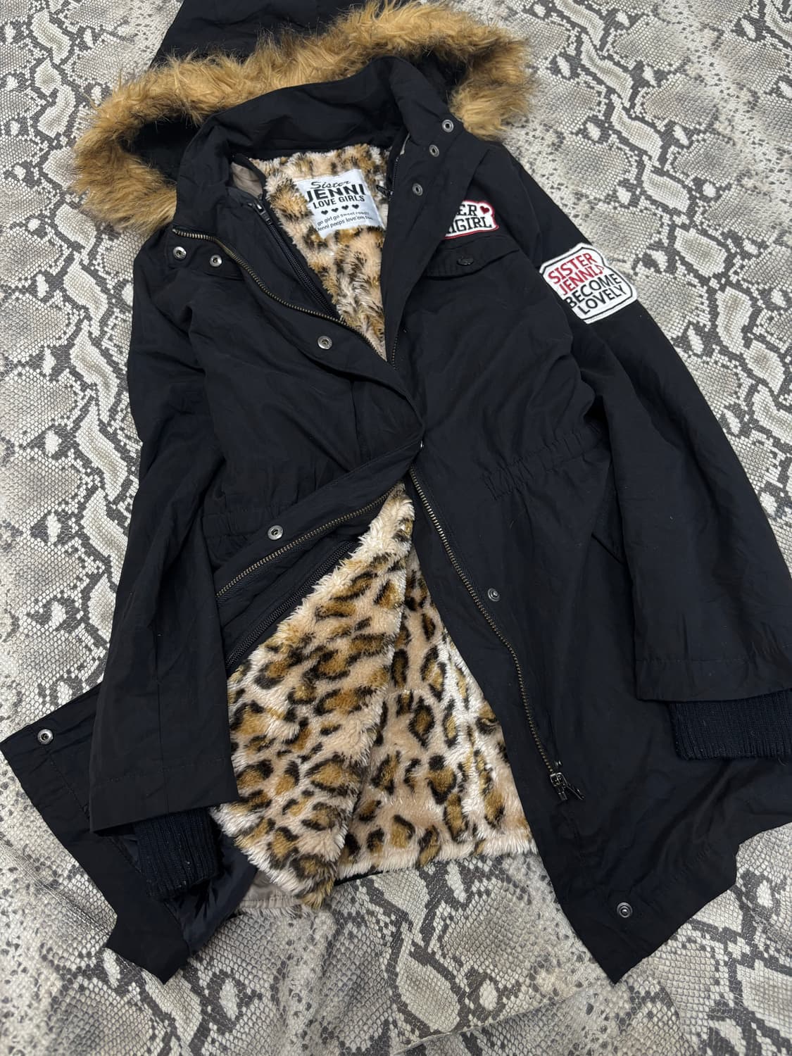 [GAL]Kitsch Patch Detail Leopard Fur Jac 상품이미지2