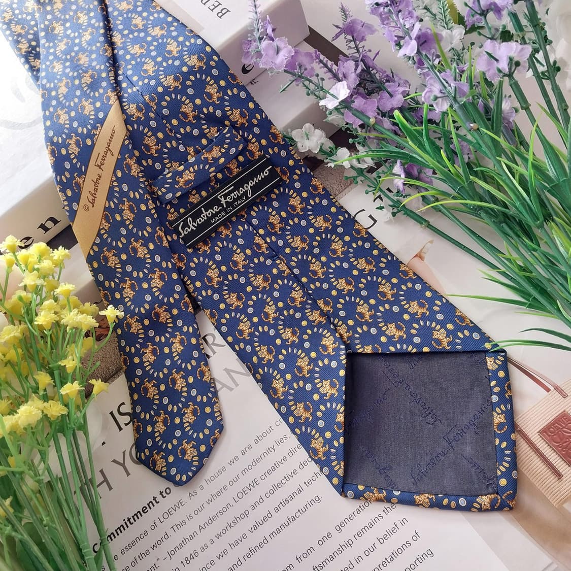 페라가모 실크 블루 호랑이 넥타이 9.5cm A+등급 K1348 
  상품이미지6