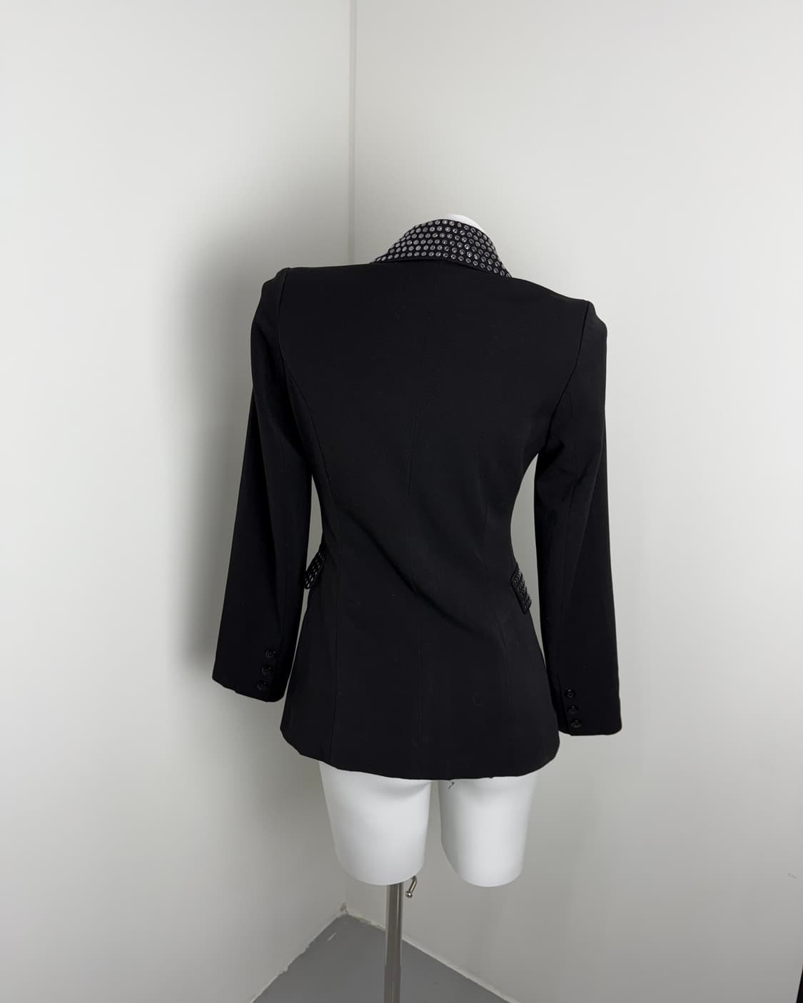 Flower Circle Studded Black Blazer 상품이미지2