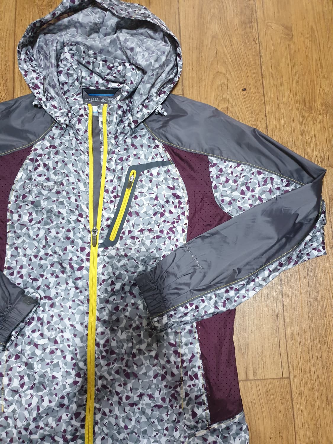 1019 컬럼비아 옴니쉴드 바람막이 90~95 사이즈입니다 상품이미지3