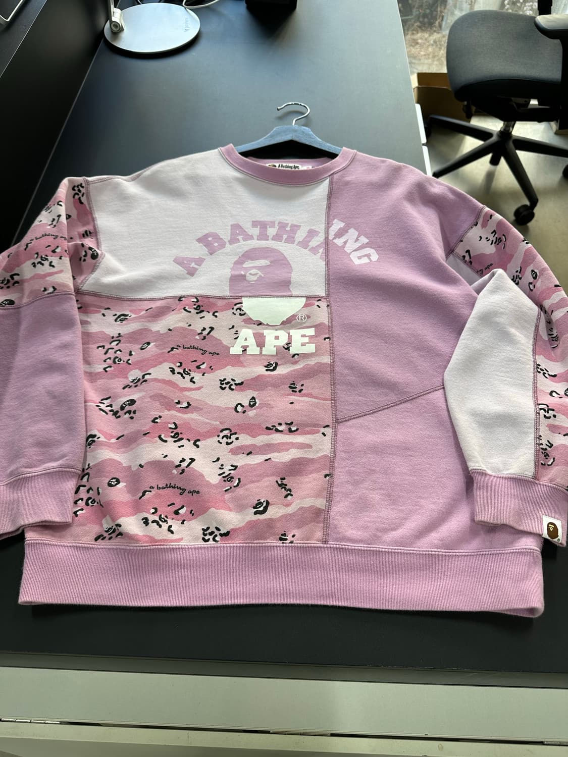 베이프 핑크사루 패치워크 데저트카모 맨투맨 상품이미지5