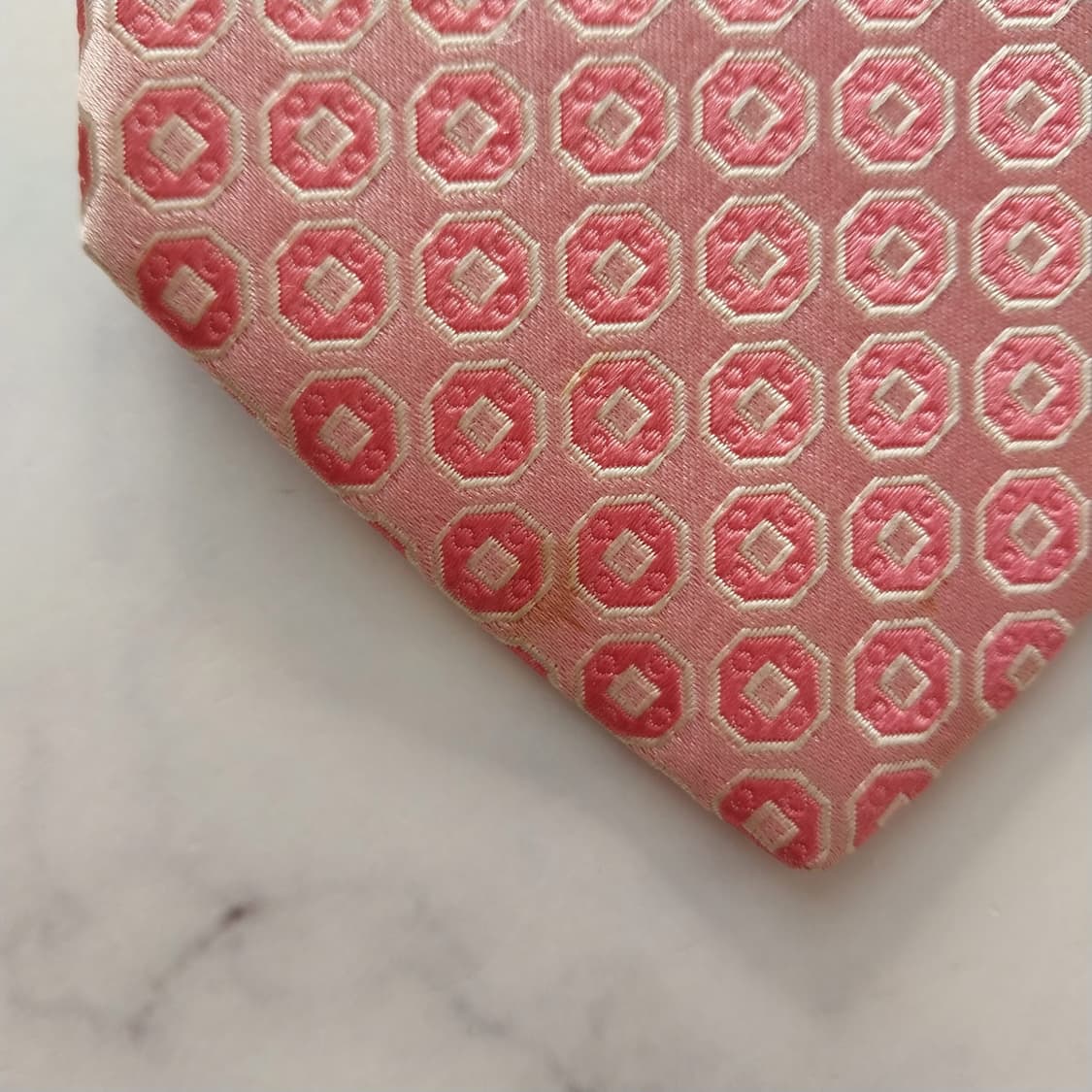 휴고 보스 실크 핑크 기하 패턴 넥타이 9cm A등급 K1631
 상품이미지9