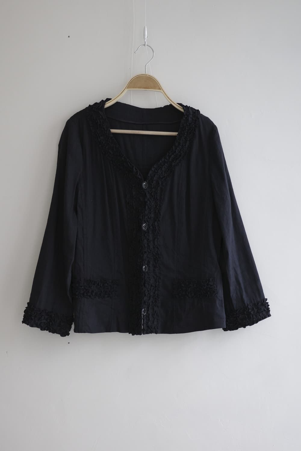 REIKO-TAKASHIMA 블랙 린넨 프릴 자켓 상품이미지6