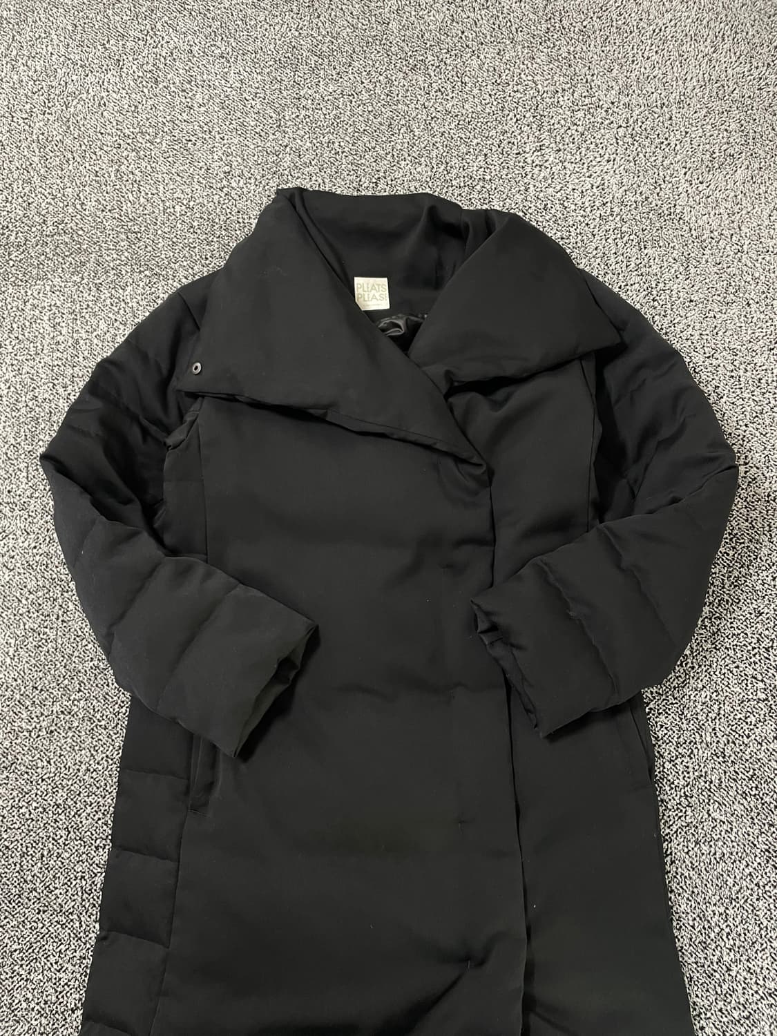 빈티지9. 이세이 미야케 플리츠 플리즈 롱 패딩 넥 라인 디테일 상품이미지3