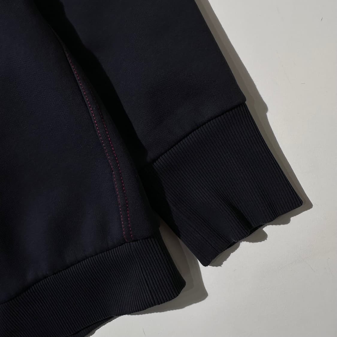 버버리 로고 스펠아웃 맨투맨 네이비 상품이미지6