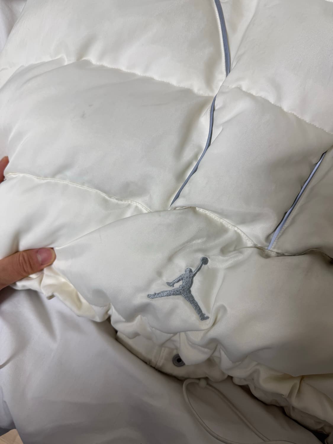 슈프림 조던 푸퍼 패딩 화이트 정품 (가격제안 가능) 상품이미지7