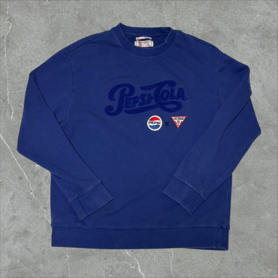 GUESS × PEPSI 콜라보 맨투맨 상품이미지2