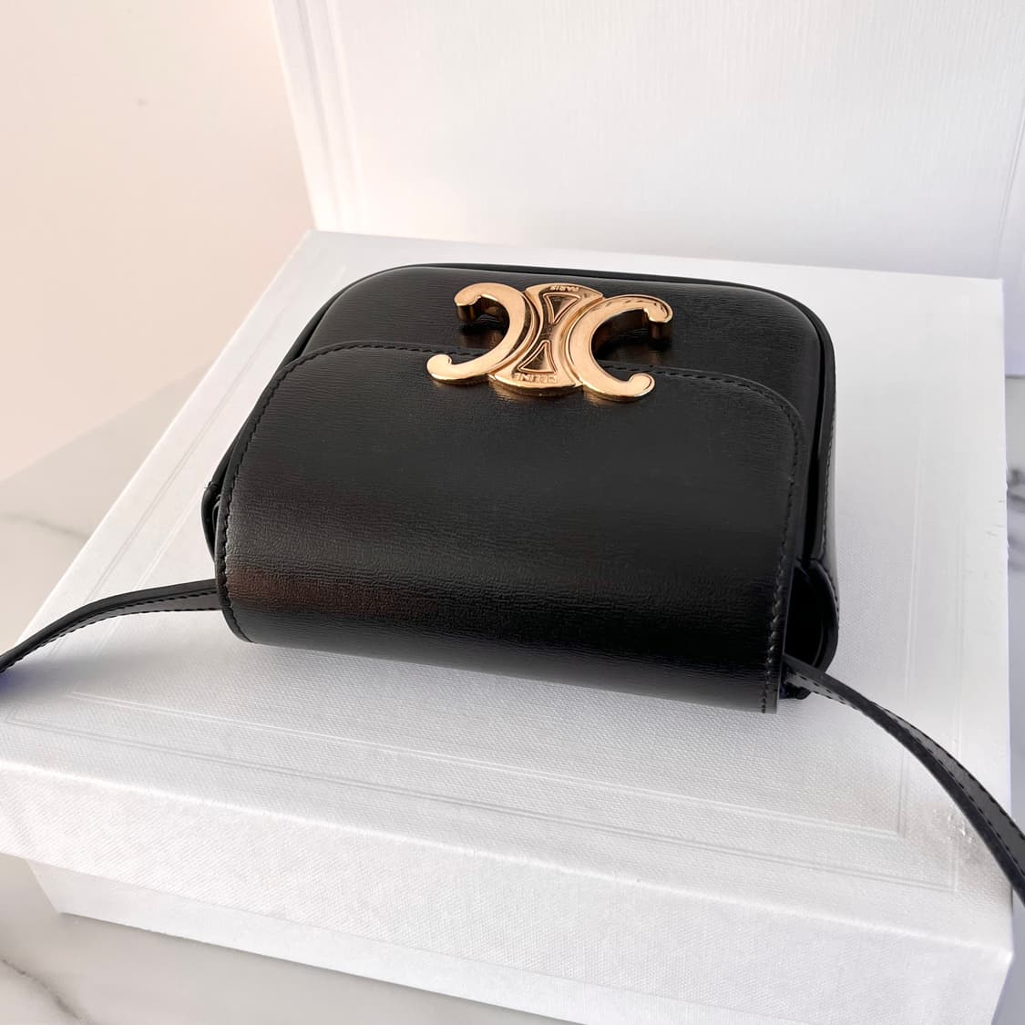 [S급/정품] 셀린느 미니 클로드 샤이니 블랙 크로스백 가방 상품이미지7