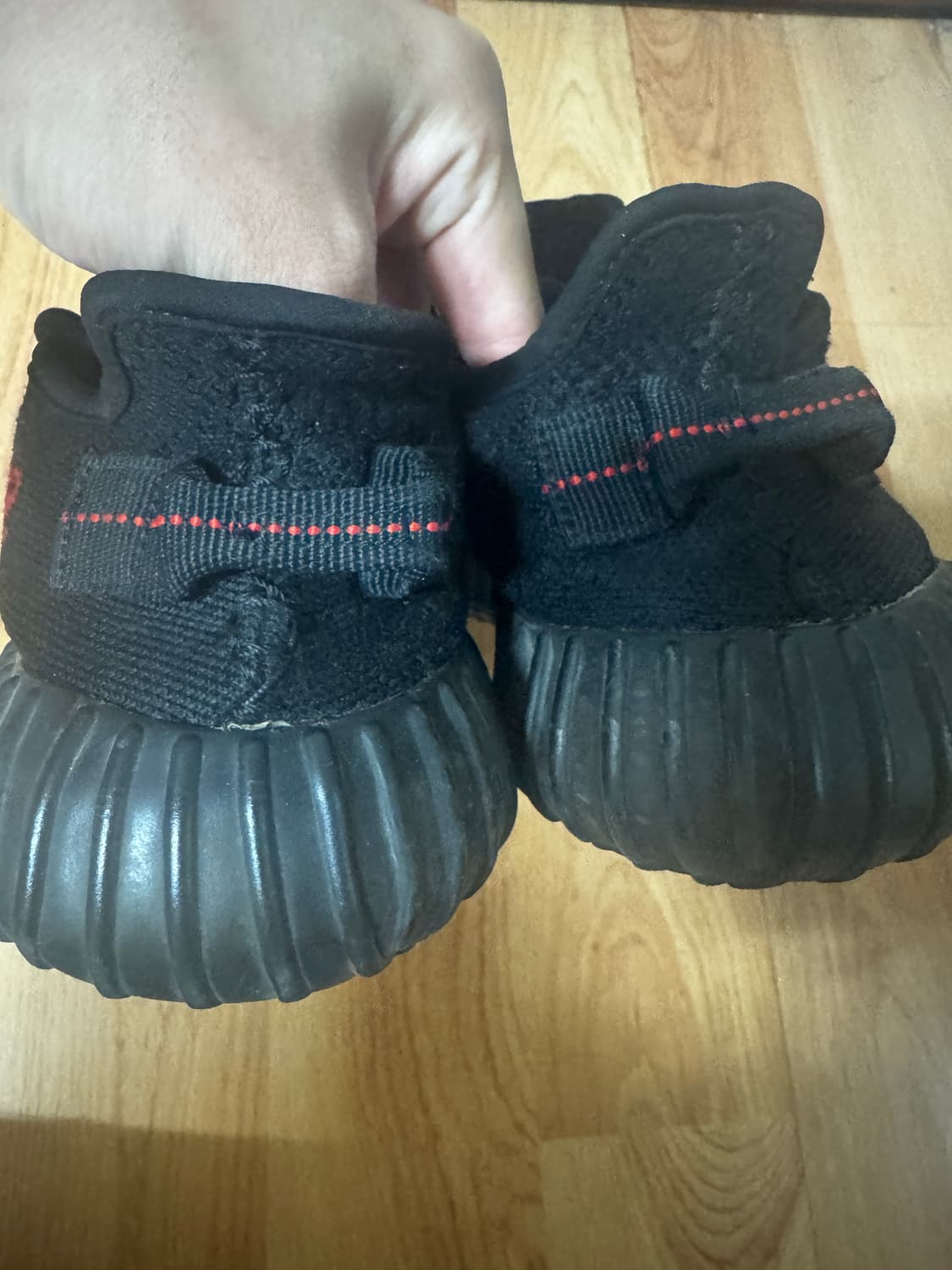 이지부스트350 v2 블랙레드 상품이미지2