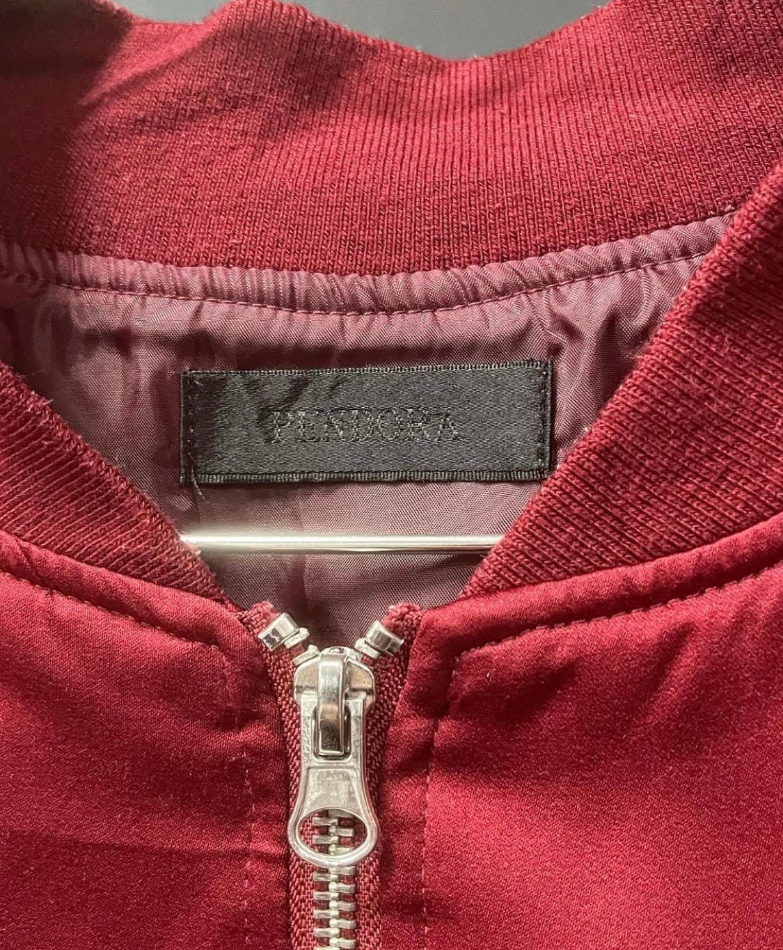 Pendora 폴리 게더링 디테일 봄버 타입 재킷 상품이미지4