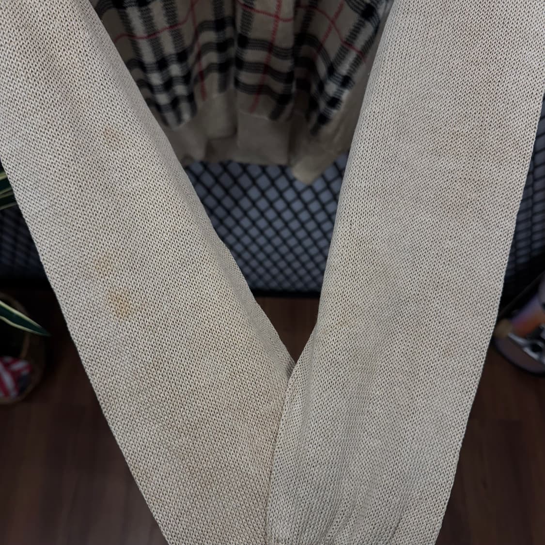 버버리 V넥 니트 전면 노바체크 패턴 포인트 베이지 상품이미지6