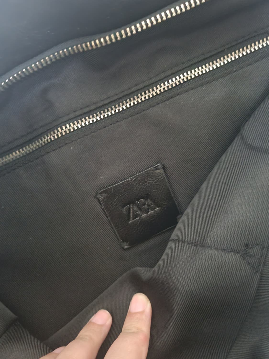 자라 락커 토트백 블랙 상품이미지4