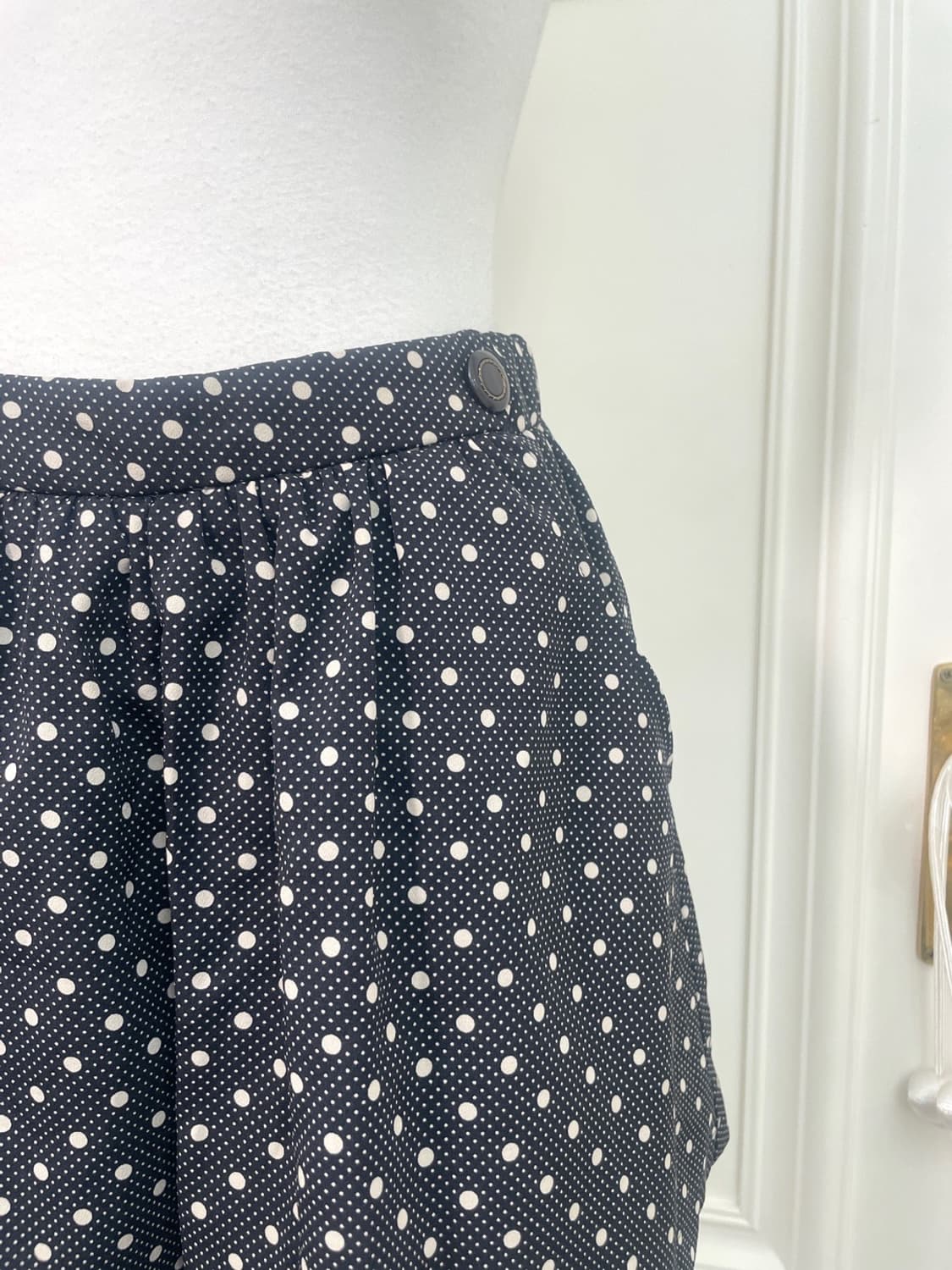 black beige dot button banding mini pant 상품이미지6