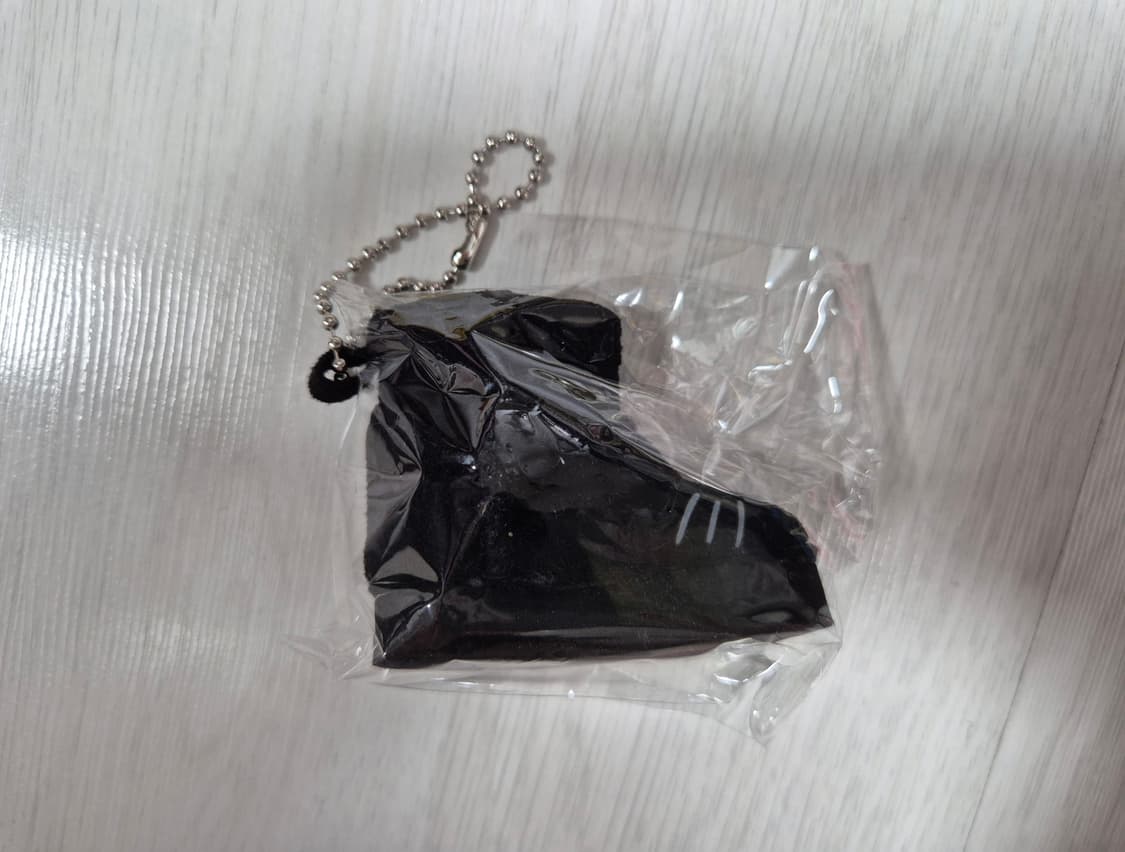 산리오 헬로키티 가챠 키링 어그 부츠 블랙키티 상품이미지3