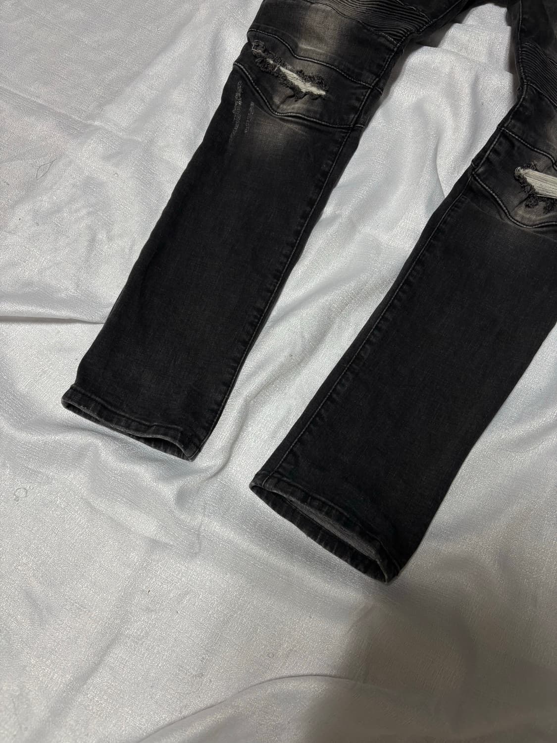 “Unknown” Black Distressed Biker Pants 상품이미지6