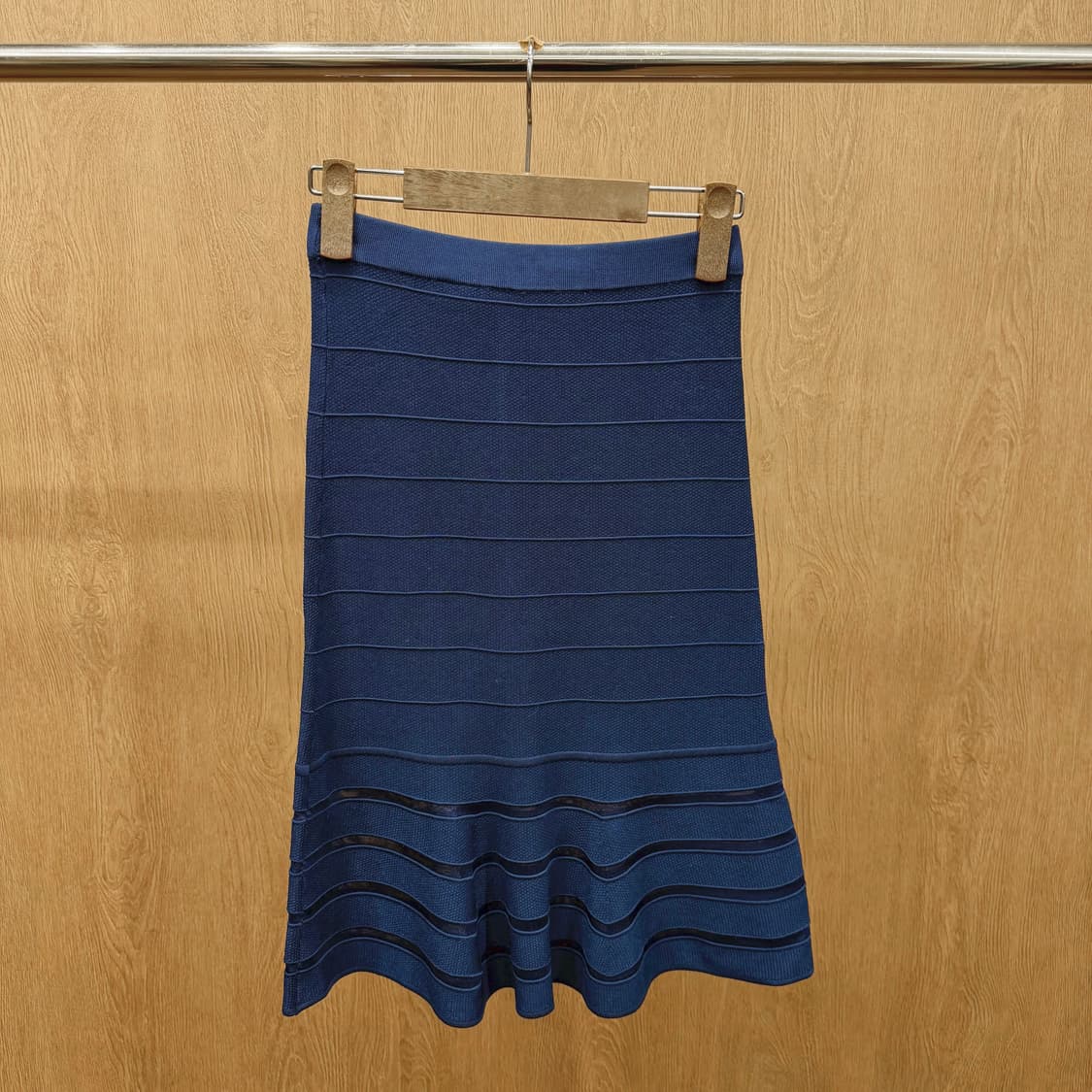 산드로 밴딩 니트 미디 스커트 밑단 시스루 레이어드 프릴 디테일 네이비 상품이미지3