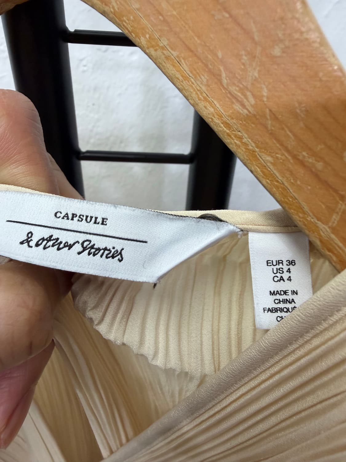 정품) 앤아더스토리즈 베이지 플리츠 랩 원피스 36 상품이미지7