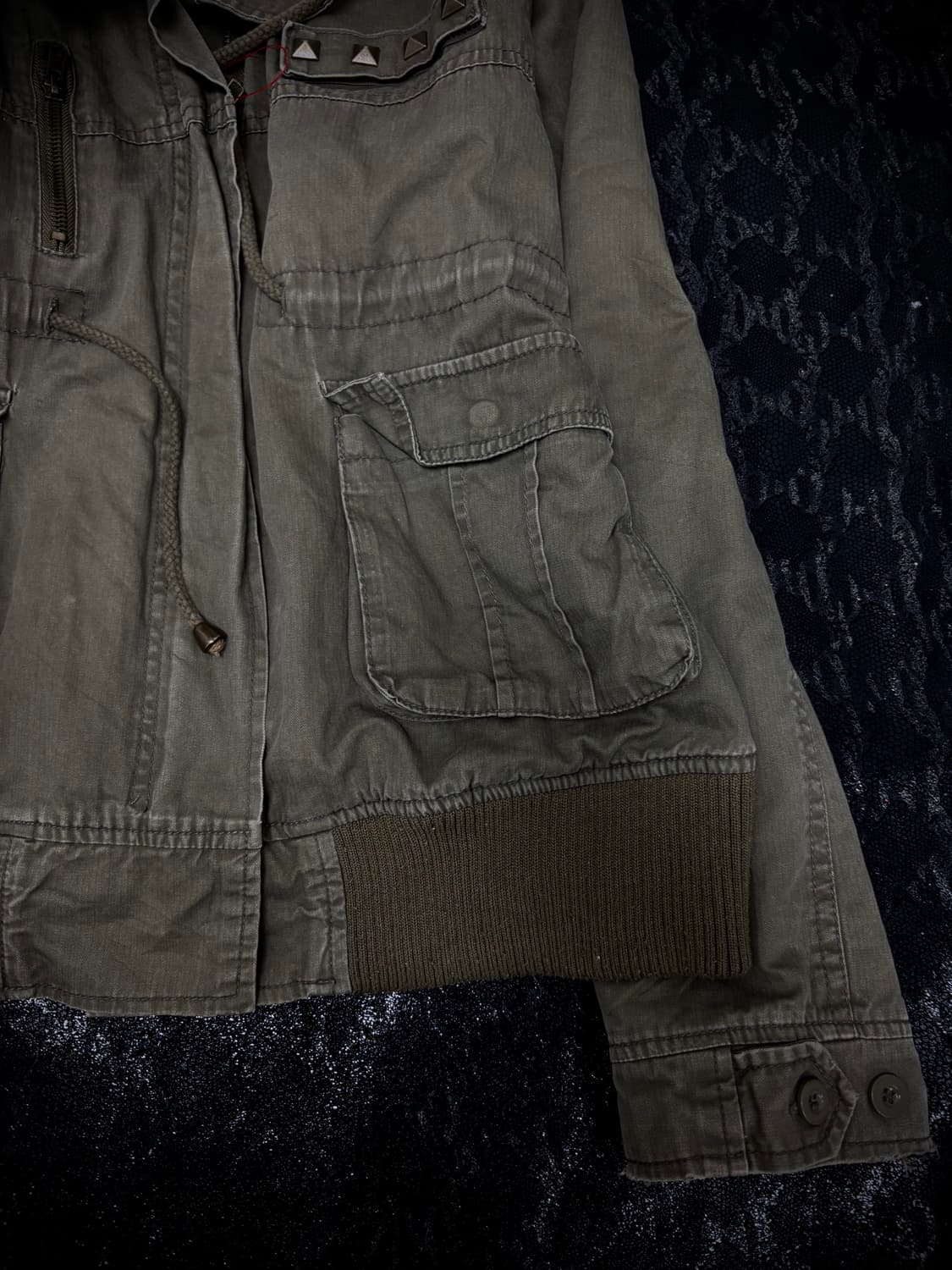 Over-Hoodie Grunge Mood Studded Jacket 상품이미지6