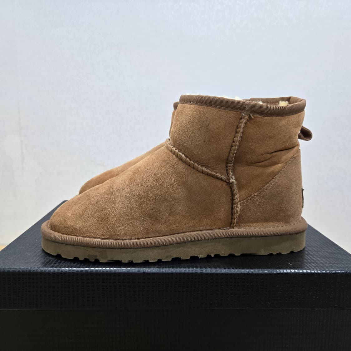 230 어그 UGG 클래식 미니 체스트넛 하자 상품이미지3