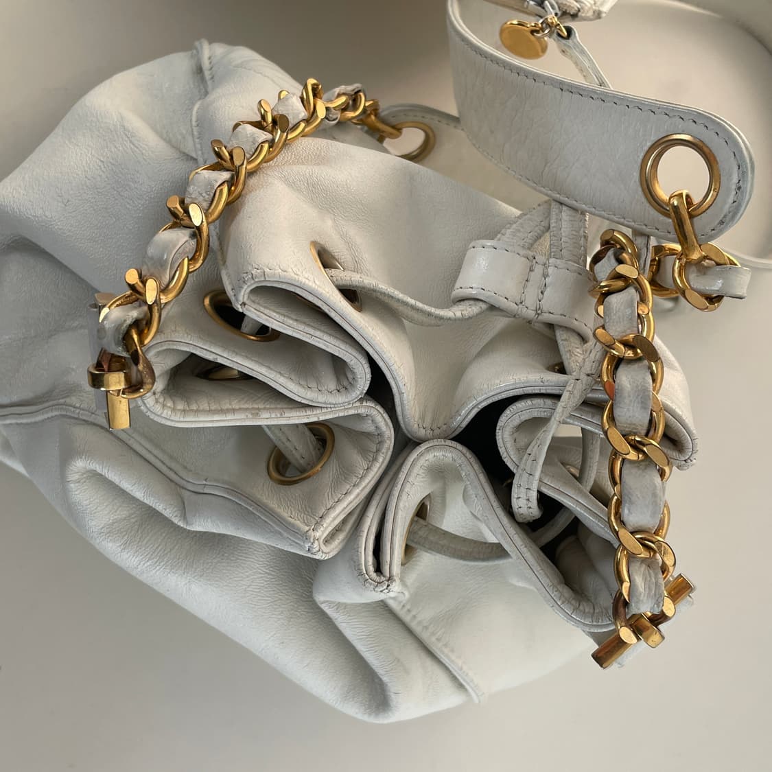 샤넬 화이트 버킷백 상품이미지7