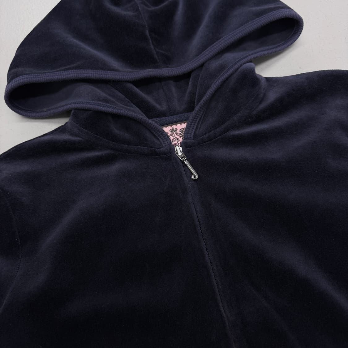 쥬시꾸뛰르 Y2K 딱붙 크롭 벨벳 후드집업 상품이미지4