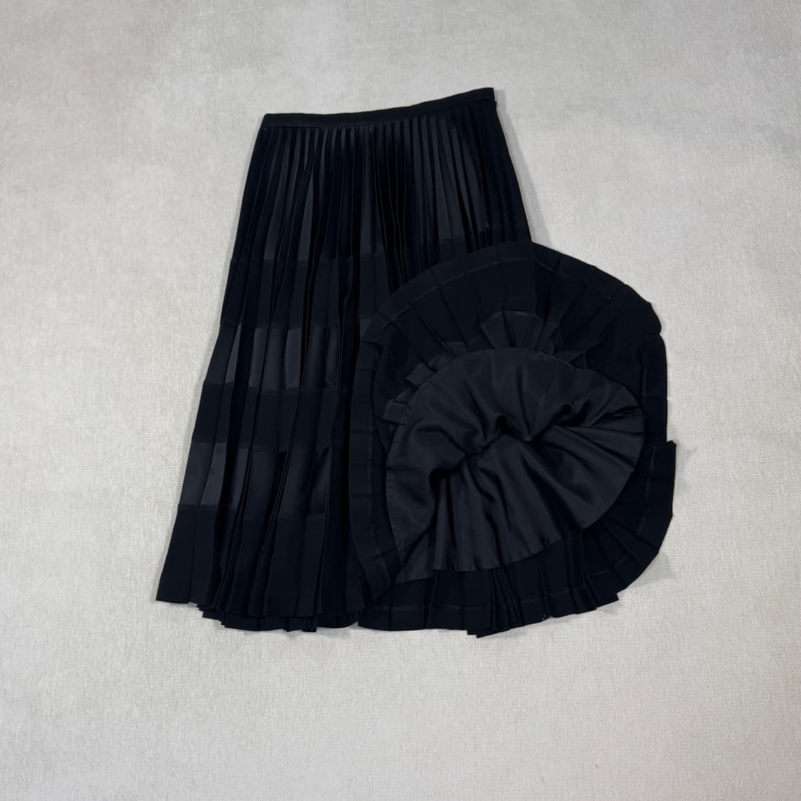 Pleated Black Skirt 상품이미지3