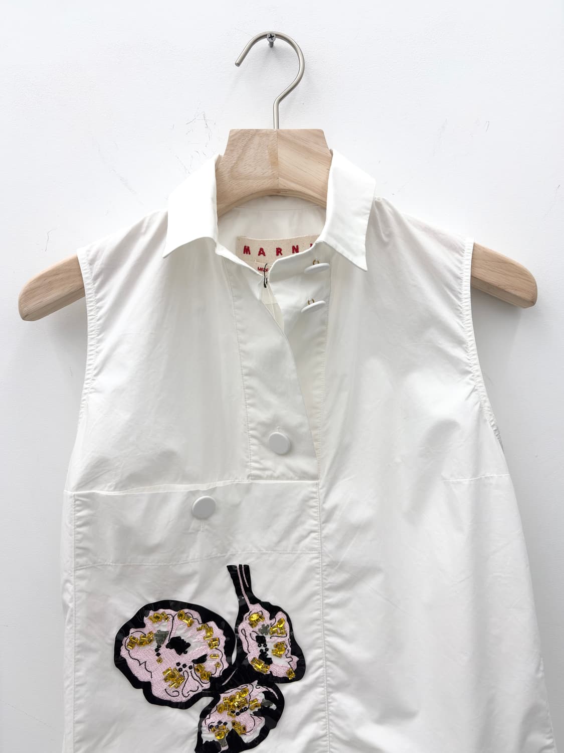 FLOWER DETAIL SLEEVELESS SHIRT 상품이미지5