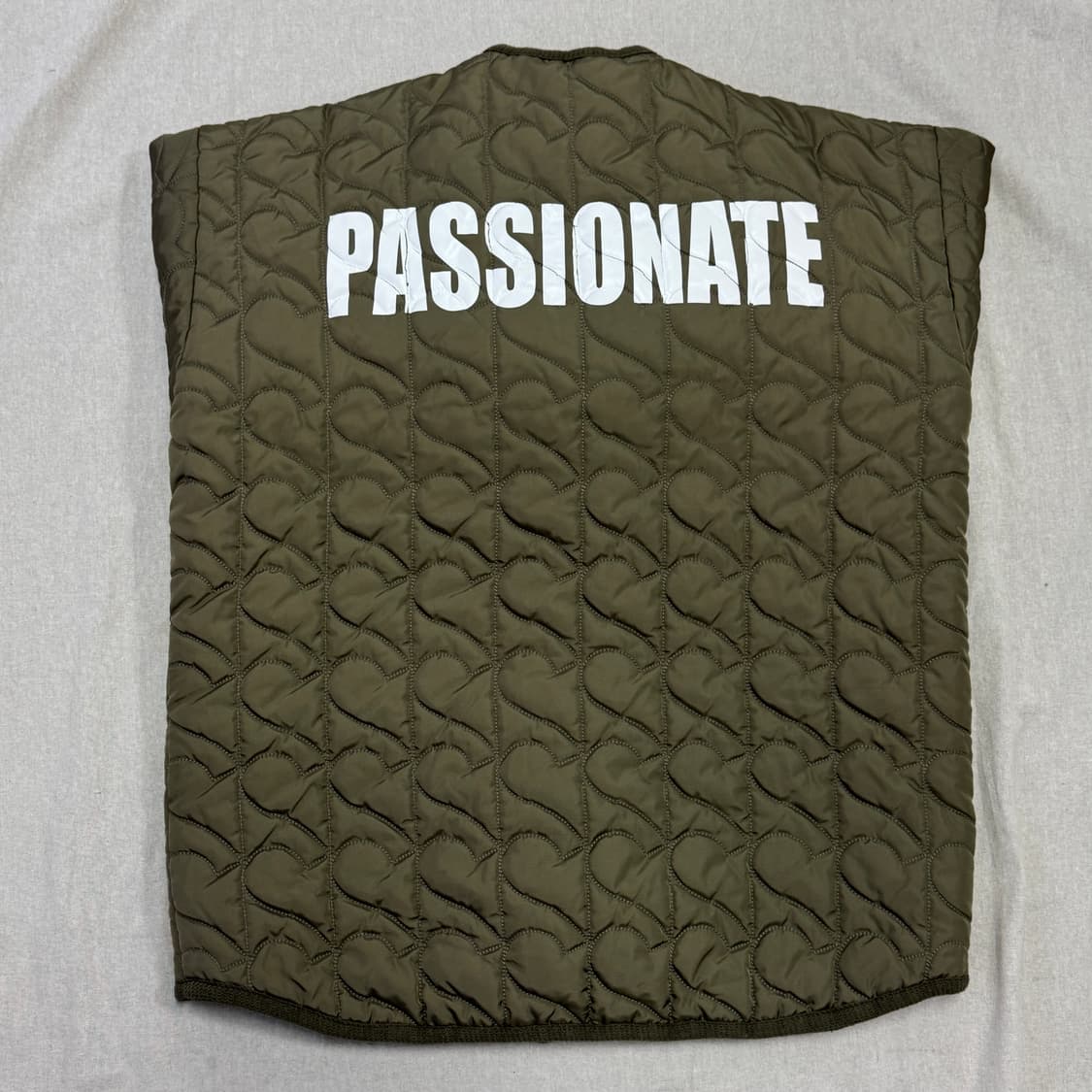 톰보이 백프린팅 카키 퀼팅 점퍼 F 상품이미지1