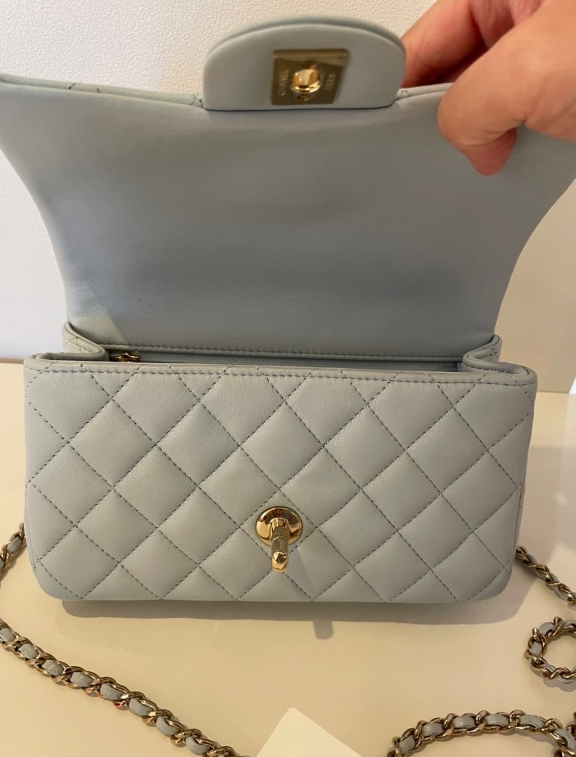 샤넬 뉴미니 탑핸들 라이트블루 상품이미지7