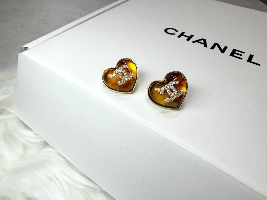 샤넬 오로라 하트 CC 포인트 이어링 상품이미지1