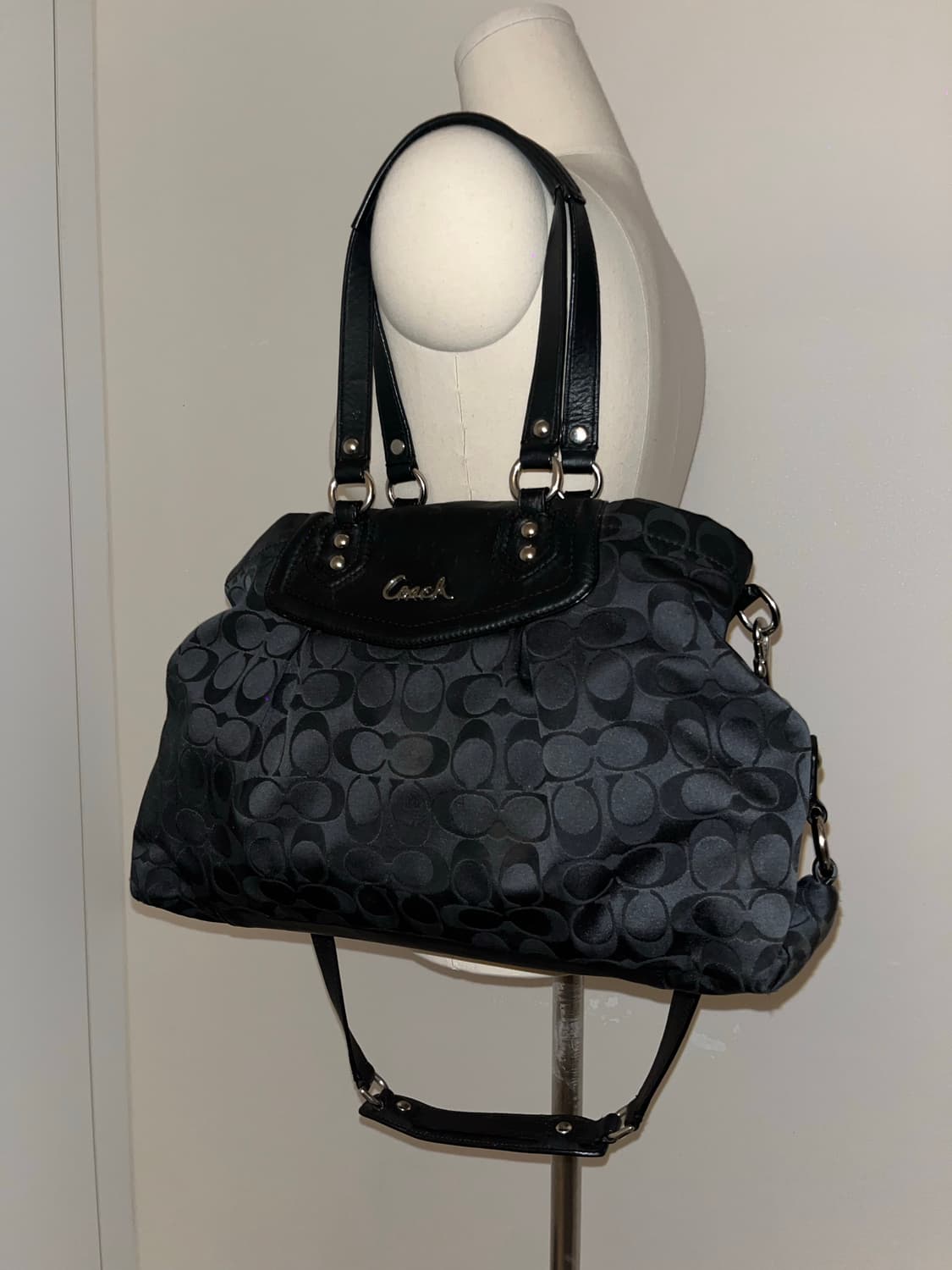 🎉BLACK FRIDAY🎉 Old Coach black bag 상품이미지2