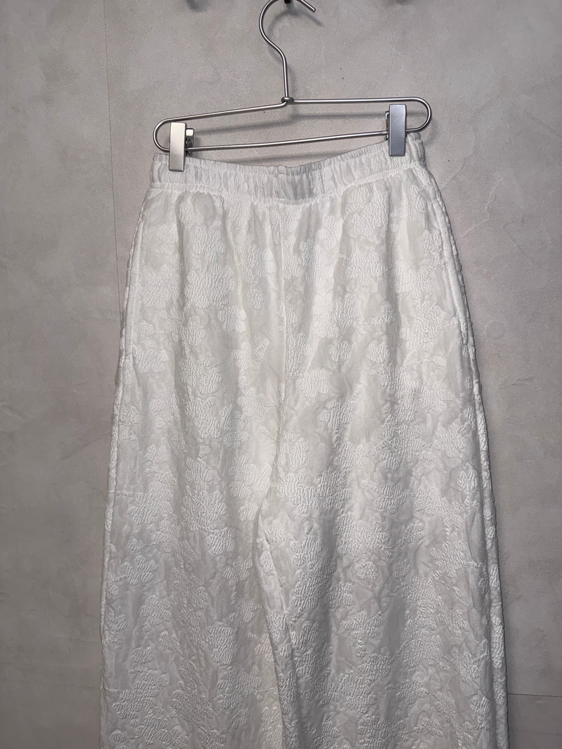 White jacquard embossed flower pants 상품이미지2
