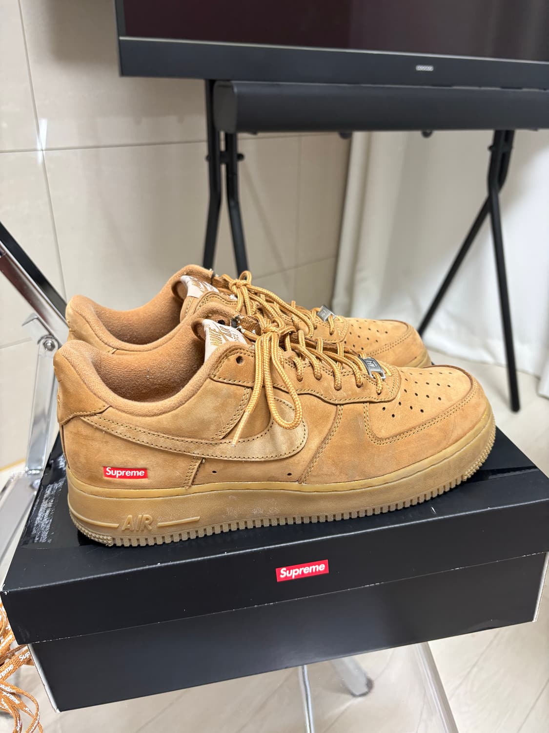 [270] 나이키 x 슈프림 에어포스 1 로우 플랙스 된장포스 상품이미지1