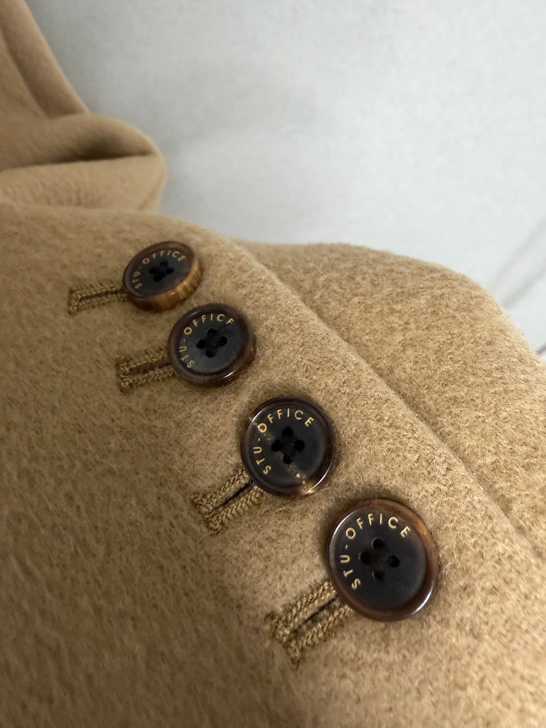 STU 3버튼 오버핏 핀턱 카멜 코트 상품이미지7
