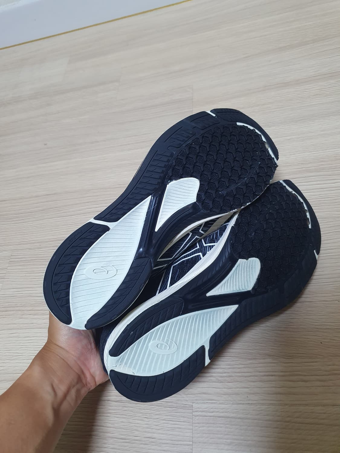 아식스 Trither Edge 블랙 런닝화 260 상품이미지8