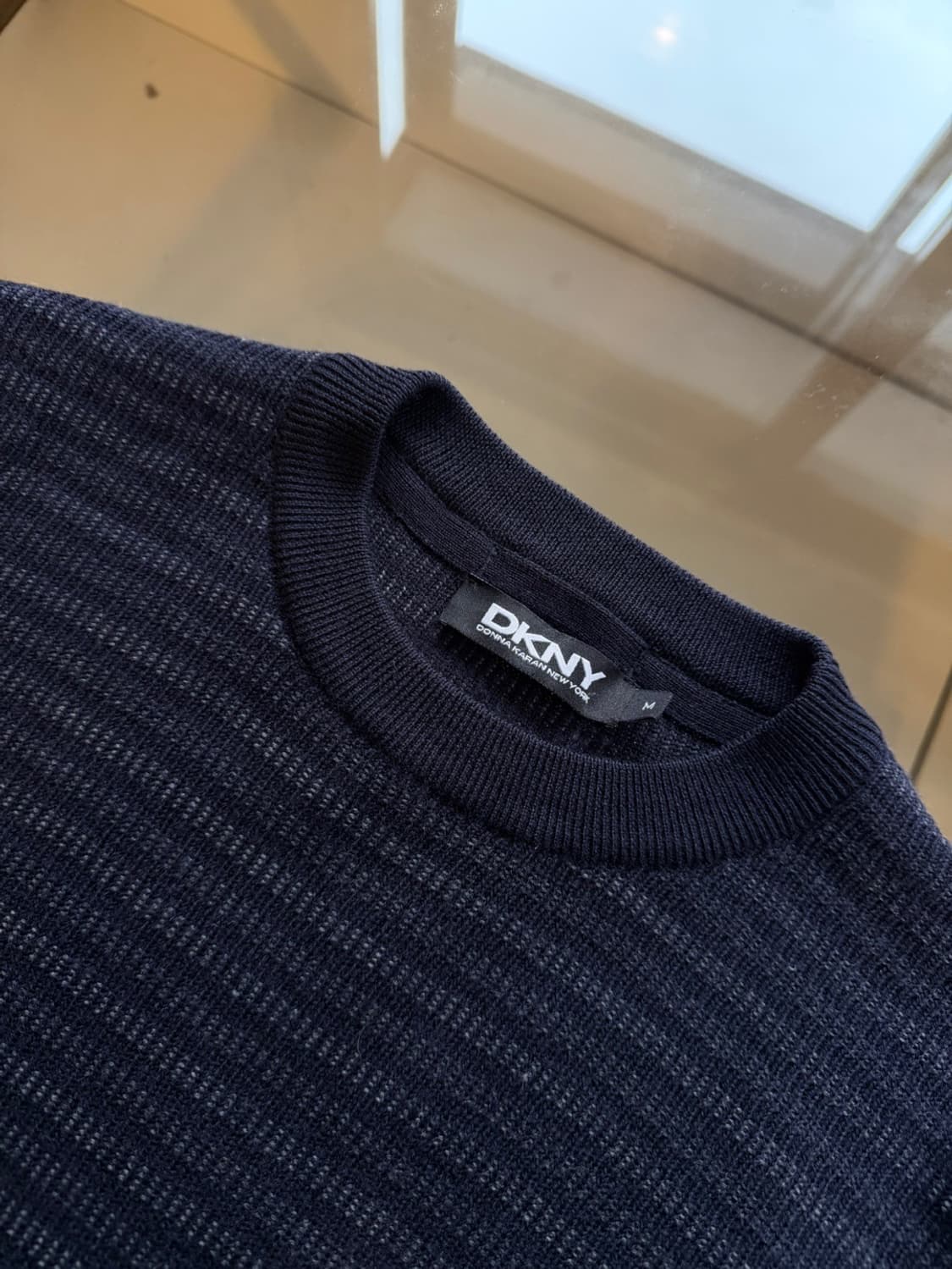 울패브릭 DKNY 니트 100 상품이미지4