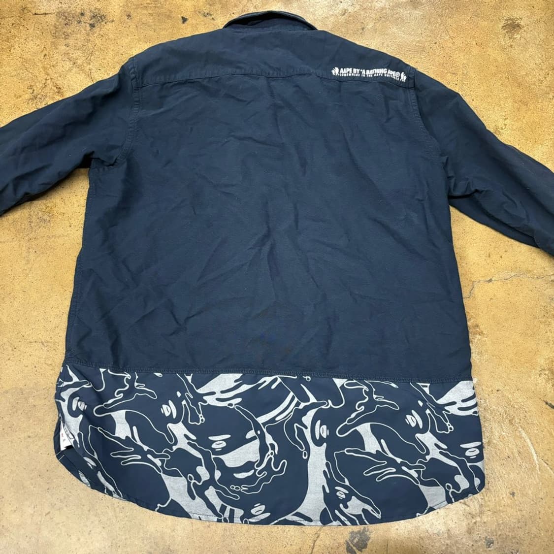 에이프 네이비 언더 디테일 레어 셔츠  상품이미지4