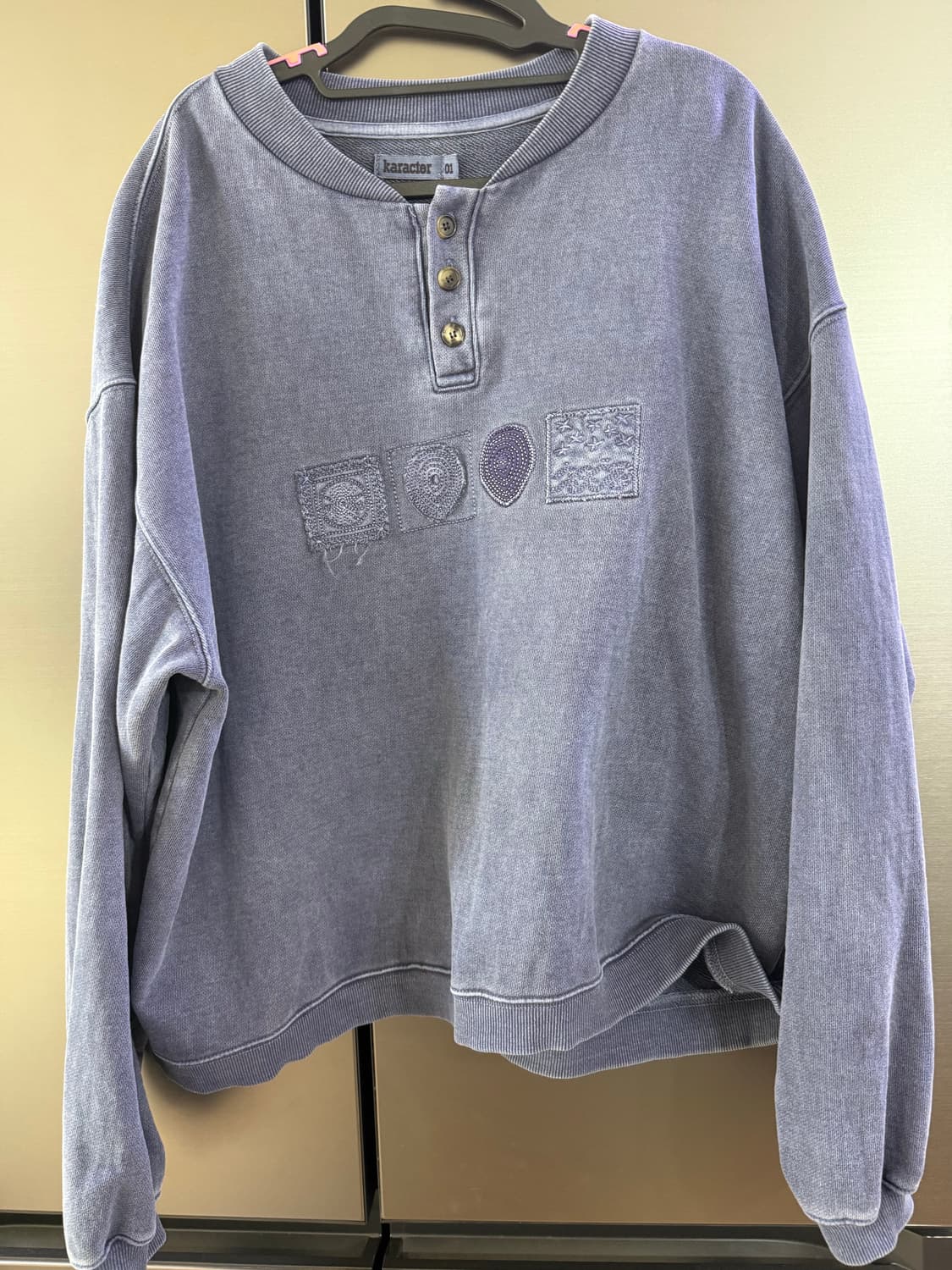 카락터 Symbolic Button Sweatshirt 네이비 상품이미지2