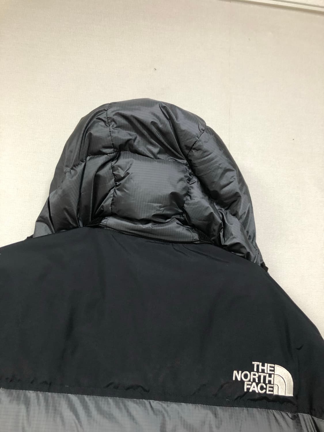 노스페이스 눕시 700 써밋 윈드스토퍼 구스다운 숏패딩 95 _ 차콜 상품이미지8