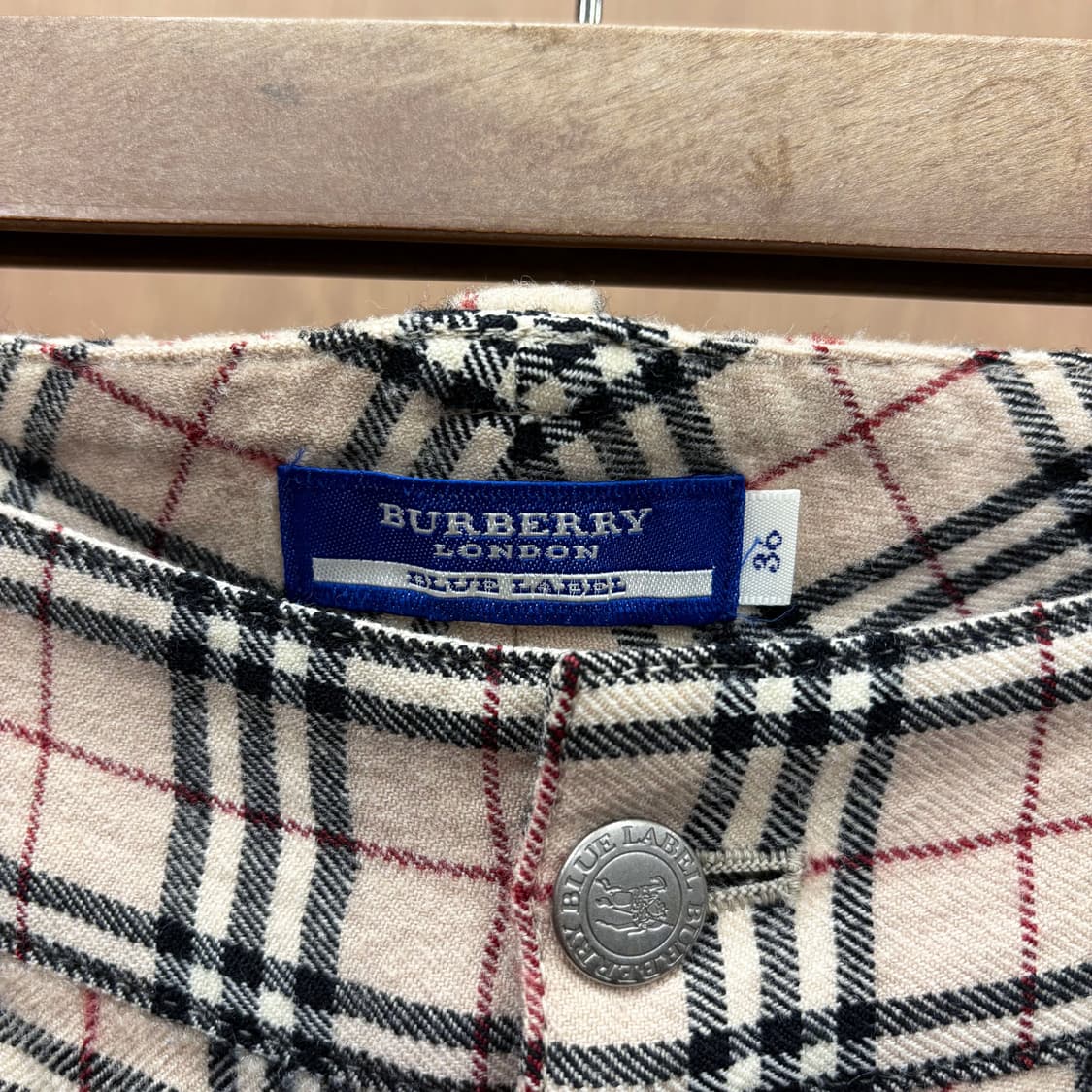 버버리 블루 라벨 스트레이트 팬츠 노바 체크 패턴 부츠컷 디테일 베이지 상품이미지7