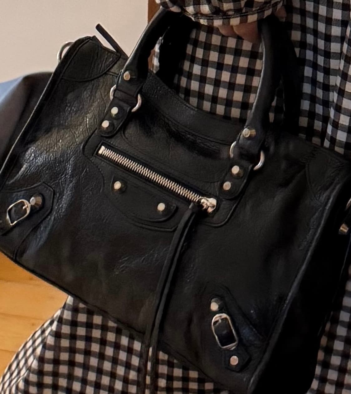 발렌시아가 르 시티 스몰 백 블랙 상품이미지4