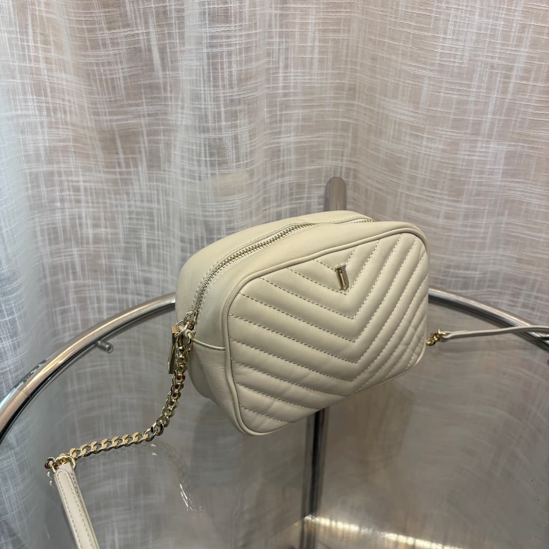 정품 제이에스티나 퀄팅 크로스백     상품이미지4