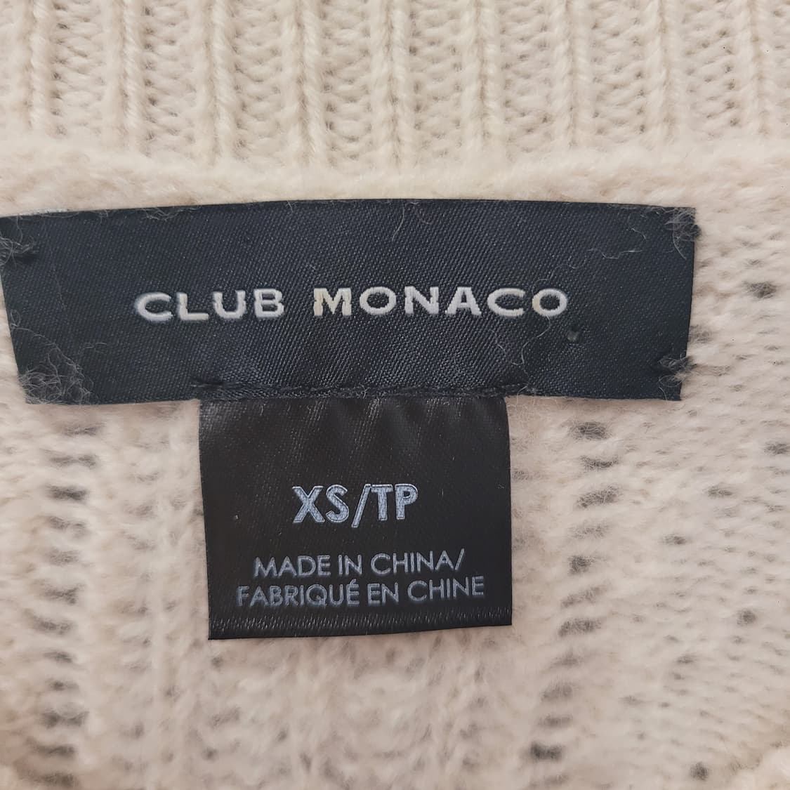 Club Monaco 클럽 모나코 크루넥 케이블 니트 스웨터  상품이미지3