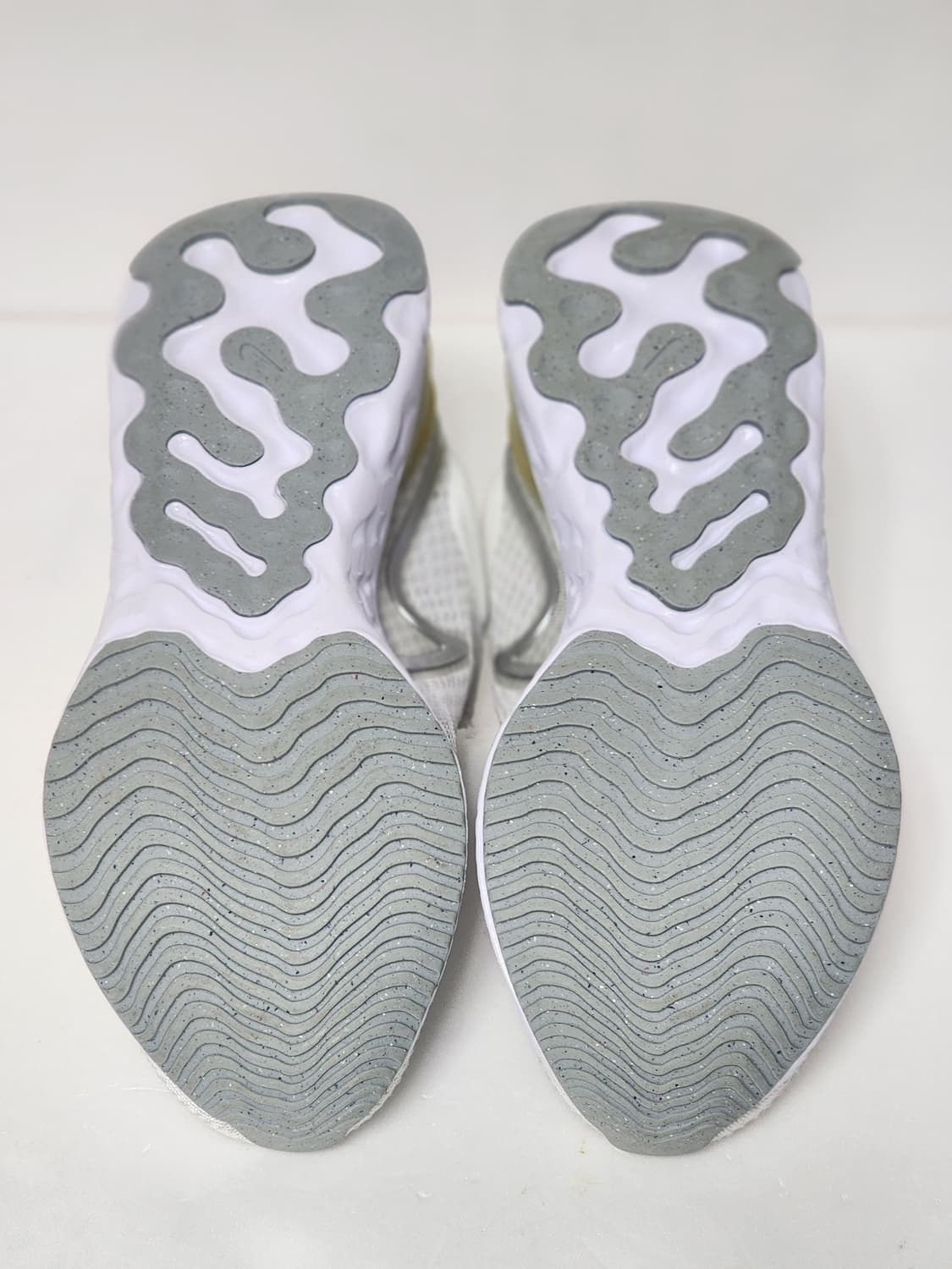 나이키 리액트 마일러 3 흰색 235mm 상품이미지3