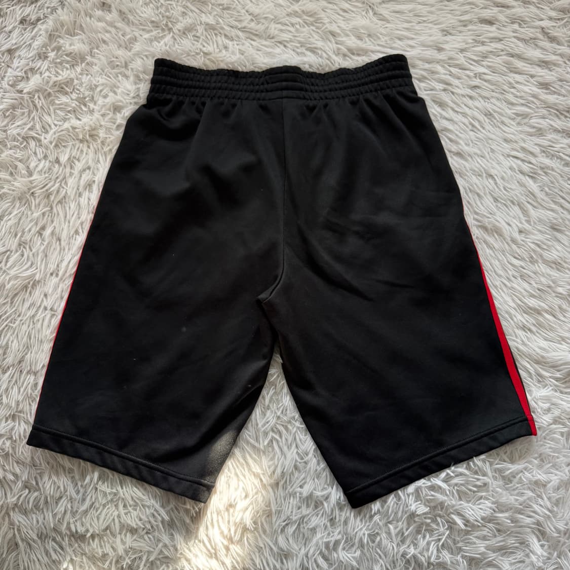 ADIDAS 일본빈티지 반바지입니다. 사용감이 거의 없으며 상태는 아주  상품이미지3