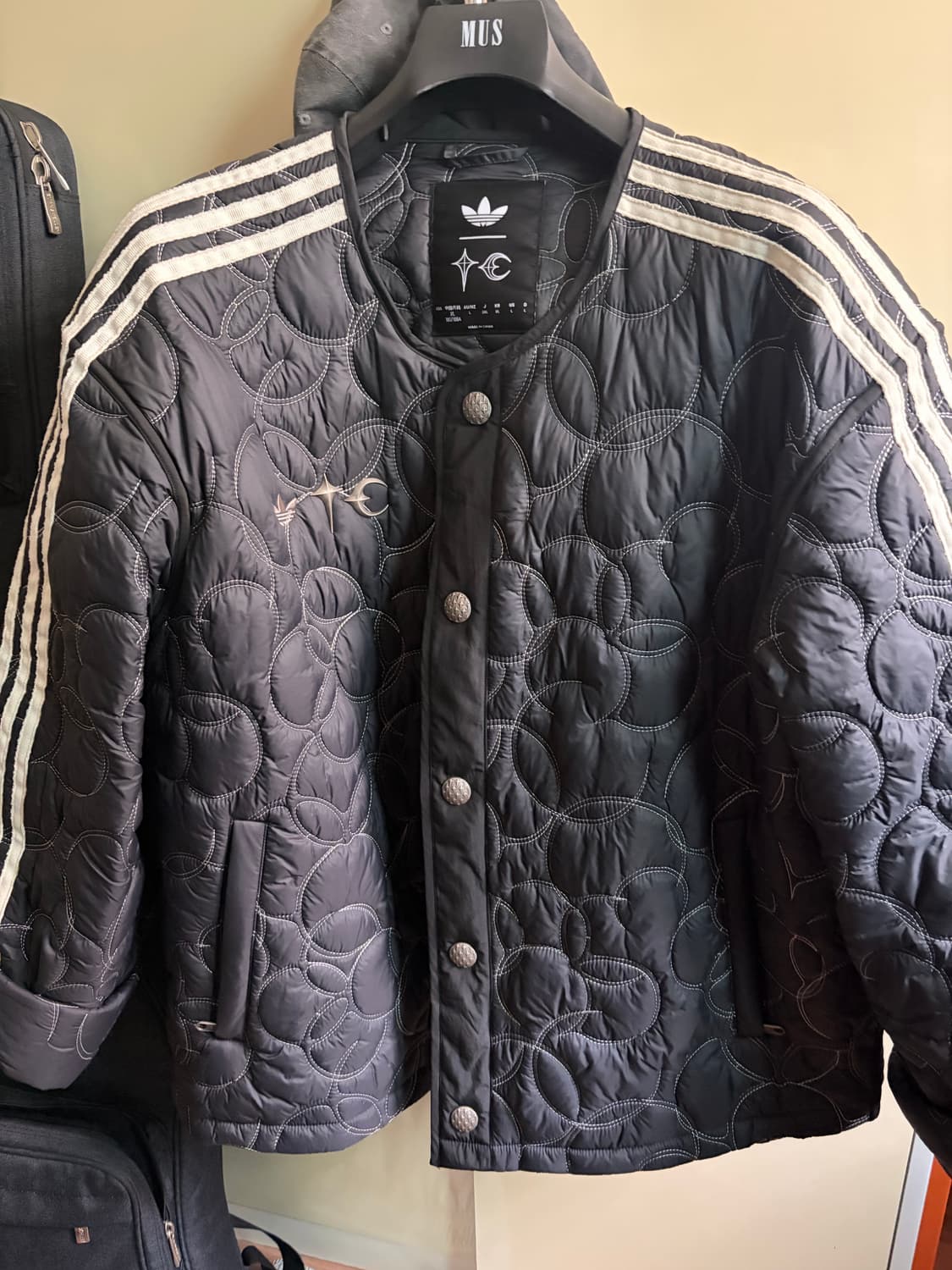 떠그클럽 아디다스 패디드 자켓 상품이미지2