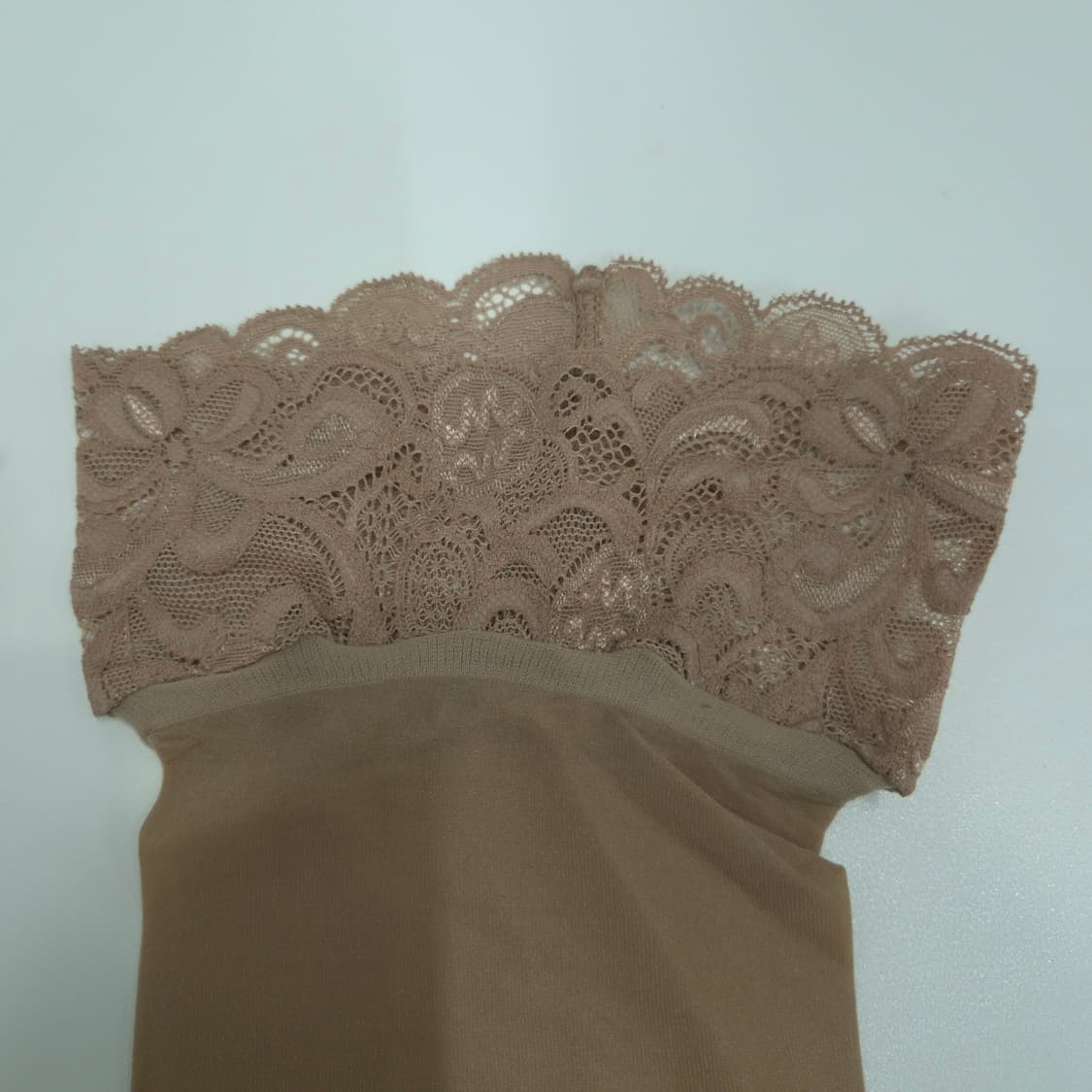 MARUKO 진베이지 레이스밴드 오버니삭 스타킹  상품이미지2