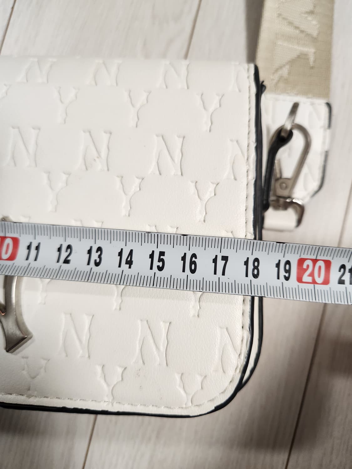 MLB 모노그램 엠보 미니 크로스백

여러 중고사이트에도 같이 판매하고  상품이미지8