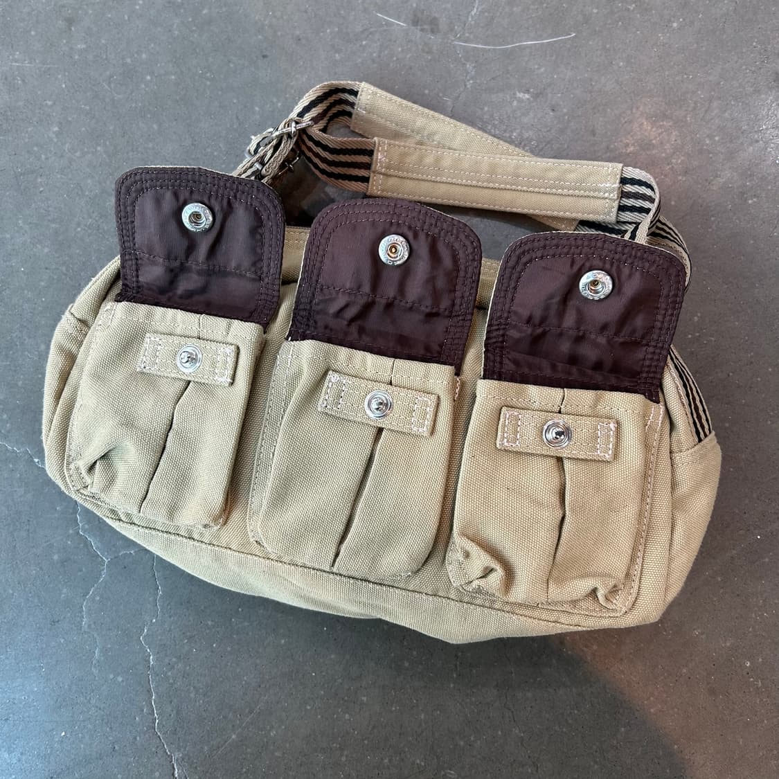 아디다스 베이지 포켓 숄더 상품이미지3